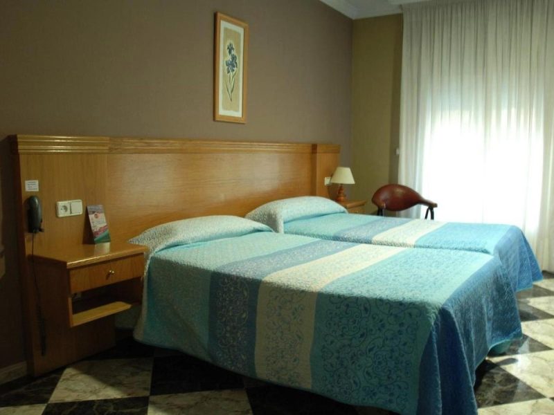 hospedium-hotel-plaza-manjon-habitacion-triple-1